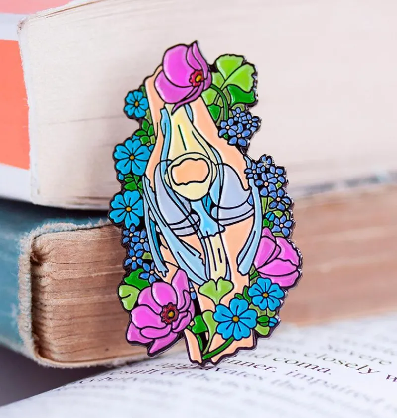 Codex Anatomicus Enamel Pins^Knee with flowers - Enamel pin